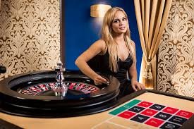 Studio live dealer Spadegaming dengan kamera HD dan dealer profesional